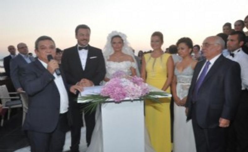 Evlenmek için Kuşadası’nı tercih ettiler